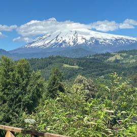 Cabaña Licanray, vista volcán Villarrica y lago Calafquén