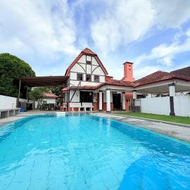 A'Famosa Private Pool Villa Lot 807-Fong Homestay, hotel in Kampong Ulu Pegoh