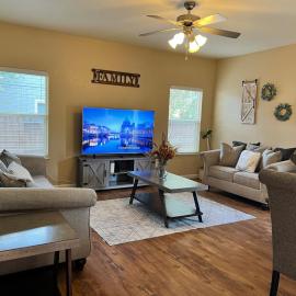Cozy House in Fallon- 3BedRoom, 2BathRooms, מלון בפאלון