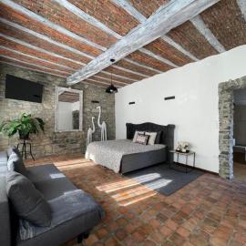 La Ferme du Château - Luxury Suite, hotel in Fontaine-lʼÉvêque