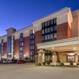 Drury Inn & Suites Atlanta Airport, hotelli kohteessa Atlanta