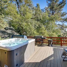 Stunning Idyllwild Home w/ Private Hot Tub & Decks