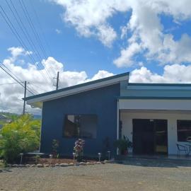 Casa tipica con piscina
