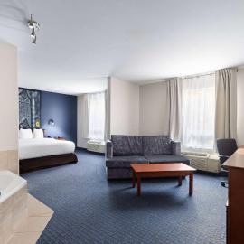 Super 8 by Wyndham Sainte Agathe Des Monts, hotel di Sainte-Agathe-des-Monts