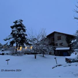 Rez de villa entre ville et montagne