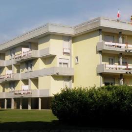 ISA-Residence with swimming pool in Luni Mare, apartments with air conditioning and private outdoor area