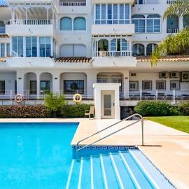 Modern 1BR Walk to Beach, Casino & Puerto Banús, viešbutis Marbeljoje