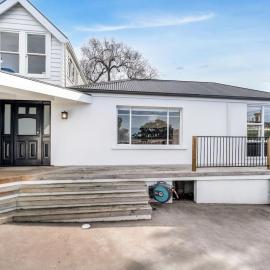 3 Bedroom House - Free Parking