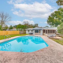 Foosball Games & Al Fresco Dining: Pensacola Home!