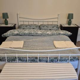 Double room cozy nights in a spacious room, מלון בדרבי
