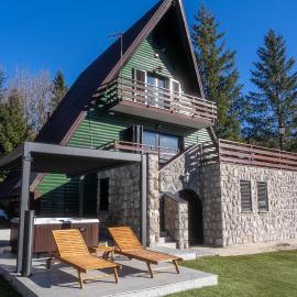 CASA NATURA - charming chalet with hot tub