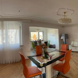 VIENNA & ENJOY `s, Hotel in Leopoldsdorf