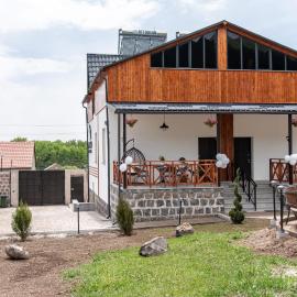 Aparan Guest House