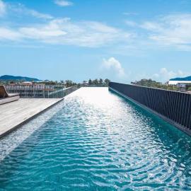 Patong rooftop Pool luxury Condo with Bathtub and sofa bed big balcony