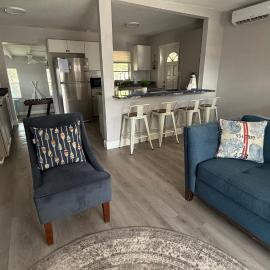 Great Home Close to shops, FIT, Beaches,and Space X, hotel en Melbourne