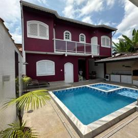 Casa no Centro de Bertioga com Piscina