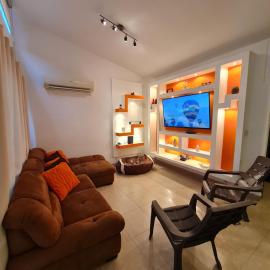 Acogedora villa para disfrutar estar cerca de la playa, hotel i Nancito