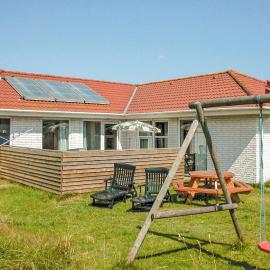 Nice Home In Blokhus With Sauna, hotel en Blokhus