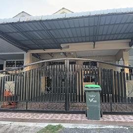 FF Lunas Homestay, hotel i Lunas