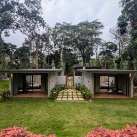 Earthsong & Birdsong Luxury Pool Villa by LuxUnlock Private Villas、Suntikoppaのホテル