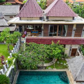 Authentic Bali Villa with Bali Atmosphere!, hotel u gradu Munggu