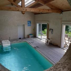 La hautcsur la colline, hotel u gradu Yzeron