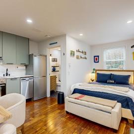P-Town Studio w/ Parking: 1 Block To Tea, Town Ctr, hotel in Provincetown