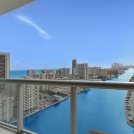 Upper studio - Balcony - Pool - Gym - Near Beach