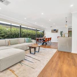 Redbrick Retreat - Generous Coastal Escape
