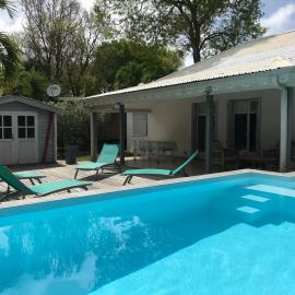 Maison Latecoere avec piscine, hotel in Le François