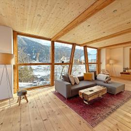 Design chalet with Alpine panorama, hotel a Cunter