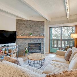 Walk to Main St! Condo w/ Hot Tub & Pool in Frisco, מלון בפריסקו
