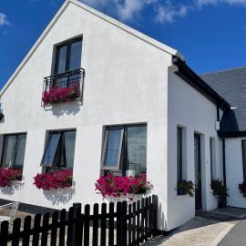 Teach Cruachan Large-Group Holiday Home, hotel i Dooagh