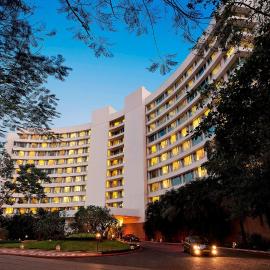 Marriott Executive Apartment - Lakeside Chalet, Mumbai, hotel a Bombai