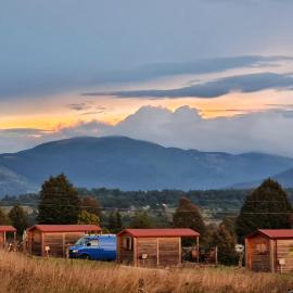 Camp The sunrise hill, ξενοδοχείο σε Pivka