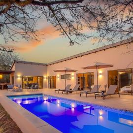 The Duke Luxury Safari Villa, Huge Pool, Giraffe-Feeding-Tower, Outdoor Shower, hotel in Marloth Park