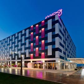 MOXY Vienna Airport, hotel di Schwechat