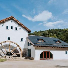 Podhlavický mlýn, hótel í Všelibice