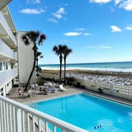 Aqua Villa Condo 204 Beachfront