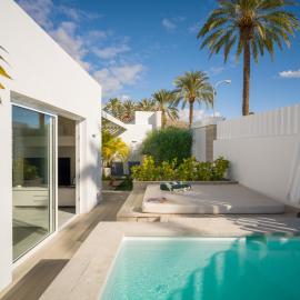 Porto Mare 42 with heated pool on the Front Line by CanaryScape, hotel u gradu 'Pasito Blanco'