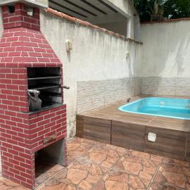 Casa com piscina e praia no fim da rua em Búzios