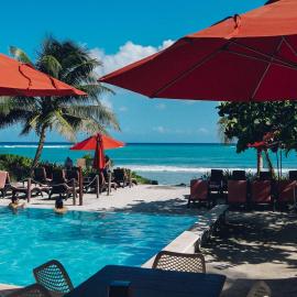 Serene Jungle Villa -Steps from the Ocean, hotel en Akumal