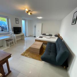 Tulip apartment with your private entrance, hotel v destinaci Baunatal