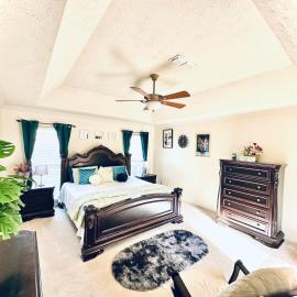 Elegant cozy Master Suite, MGM!