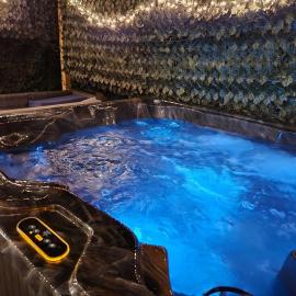 King Beds Hot Tub Arcade Gas Grill Firepit Winston
