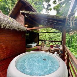 Lodge Ti Zaboka , SPA Privatif, готель у місті Лез-Абім