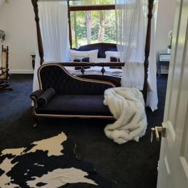 The Luxurious Manor - Very Large Bedroom with Private Ensuite, hotel din Auckland