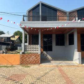 Jowo Homestay, hótel í Cibanten