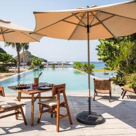 Luxury Beachfront Stay - 5 Pools!, hotelli kohteessa Careyes