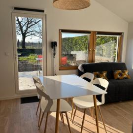 Maisonnette avec parking privé et local à velos, hotel em Brégnier-Cordon